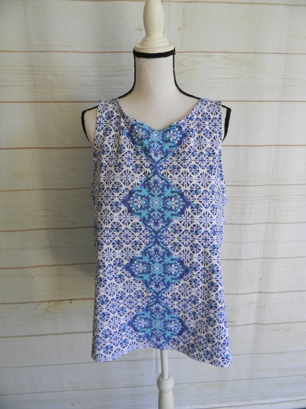 LANDS' END BLUE/WHITE TILE PRINT TANKINI TOP SZ 22W SOFT CUPS